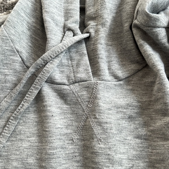 Womens size small sweatshirt flora, very gently used only worn once, lace design - Picture 4 of 6